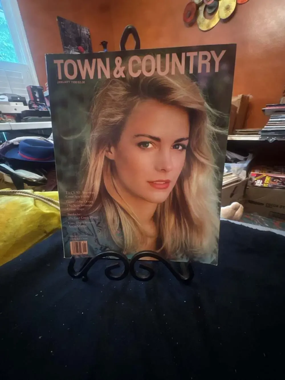 Vintage Town and Country Magazine, January 1990 - Cover Alison Eastwood (Clint)
